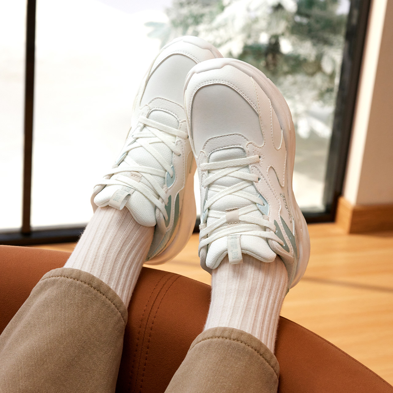 361°女革面加毛加绒低帮女式运动休闲鞋682446729B【4925292】